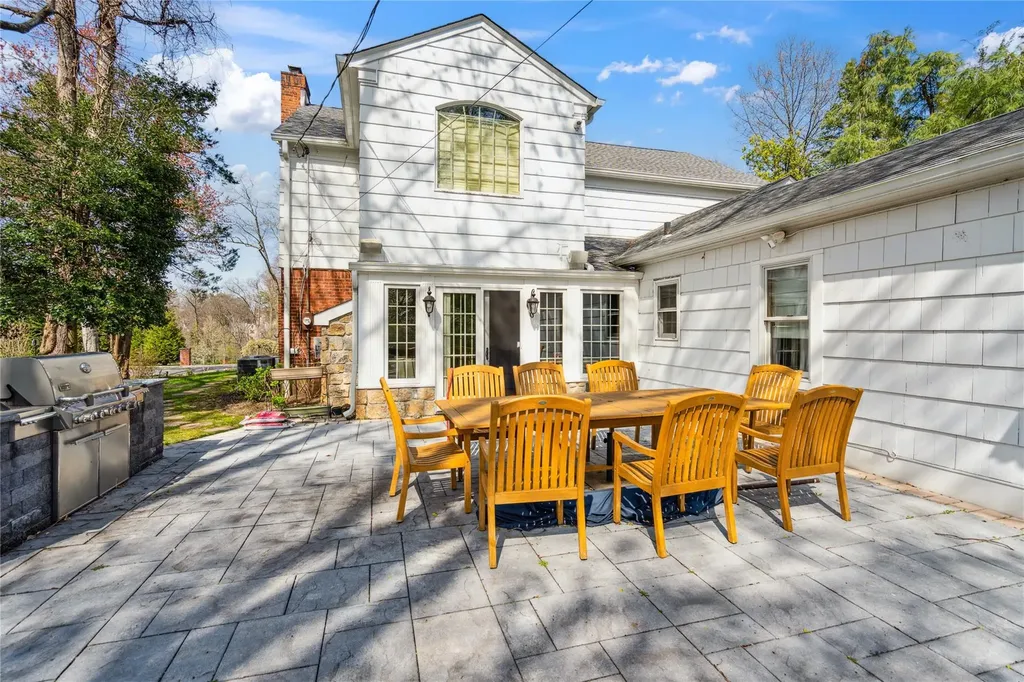 46 Wensley Drive Great Neck NY 11021