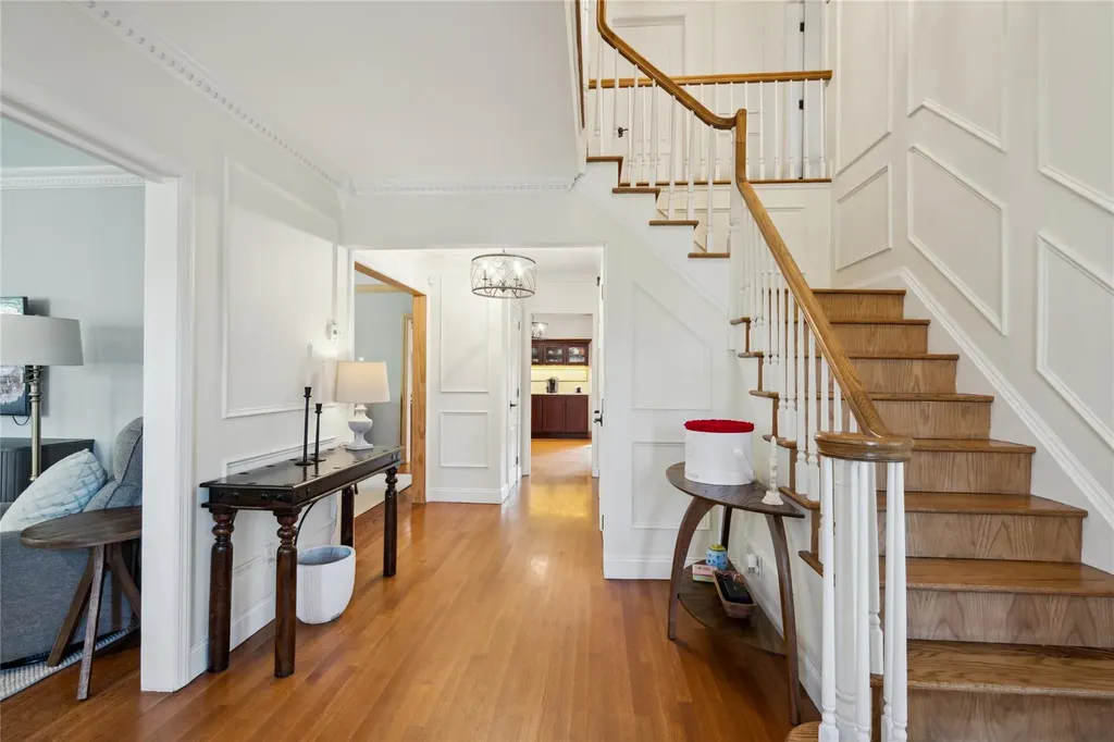 46 Wensley Drive Great Neck NY 11021