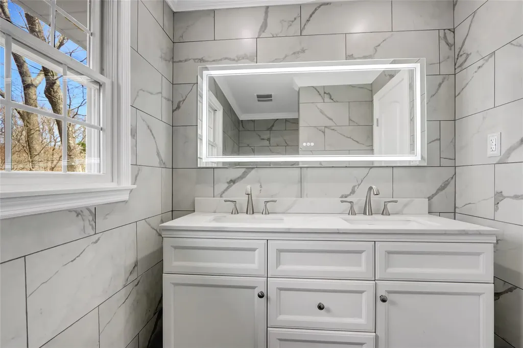 39 Glenrich Drive Saint James NY 11780