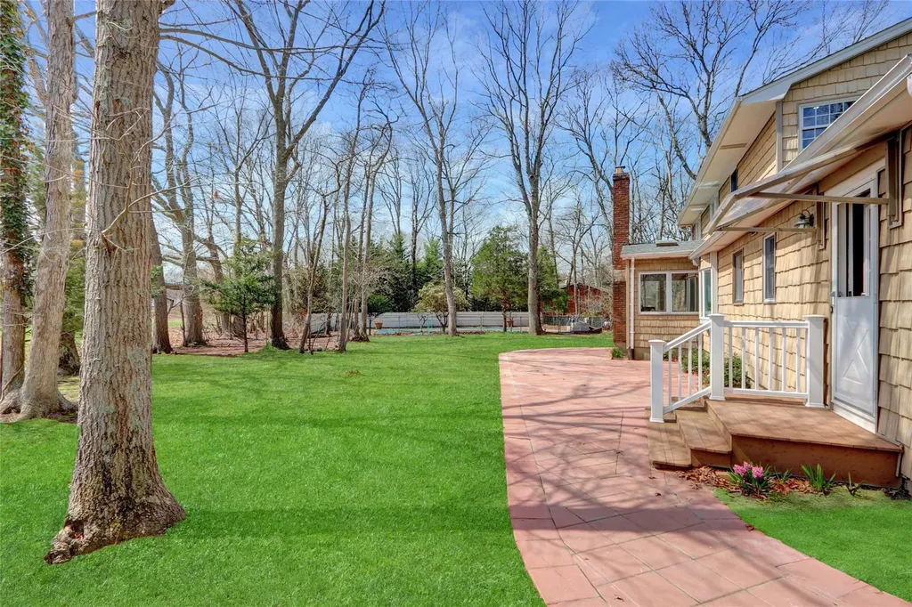 39 Glenrich Drive Saint James NY 11780
