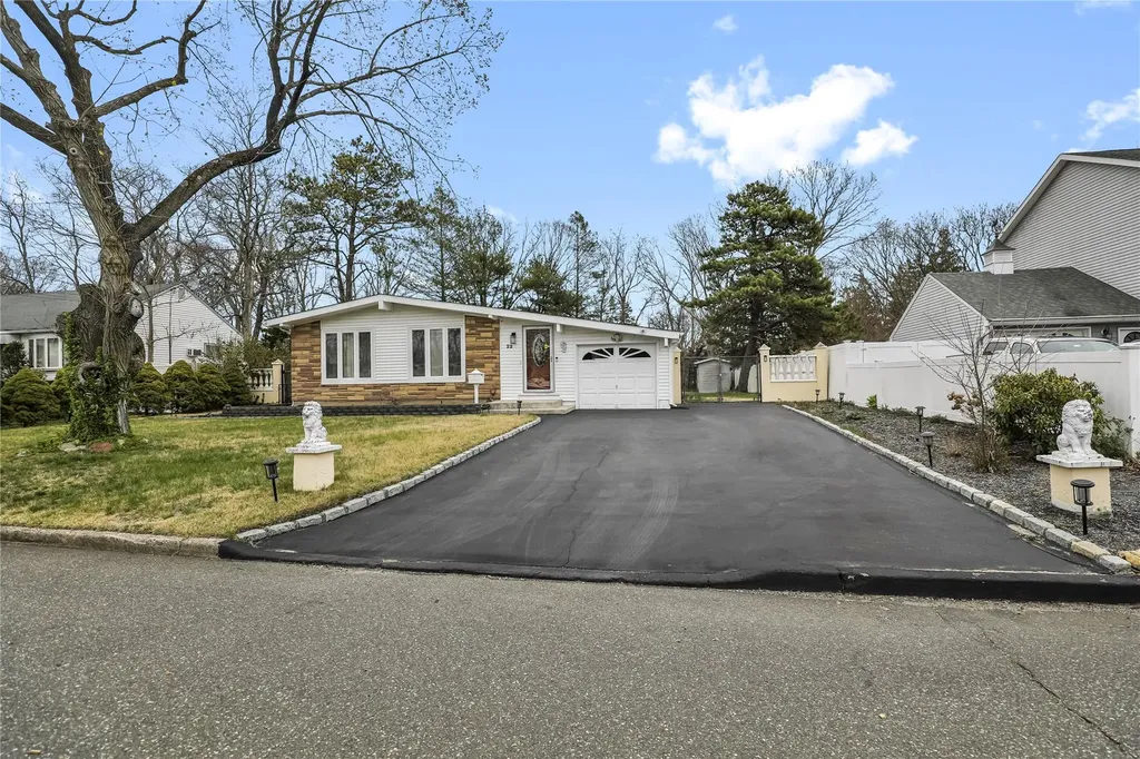 22 Morning Drive Centereach NY 11720