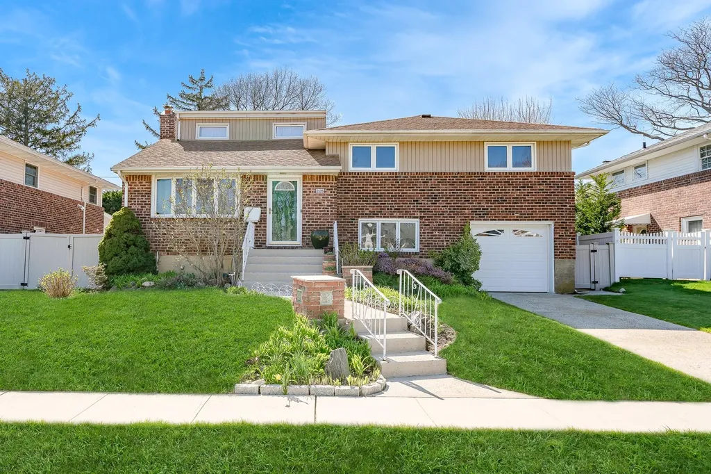 2098 Bit Path Seaford NY 11783