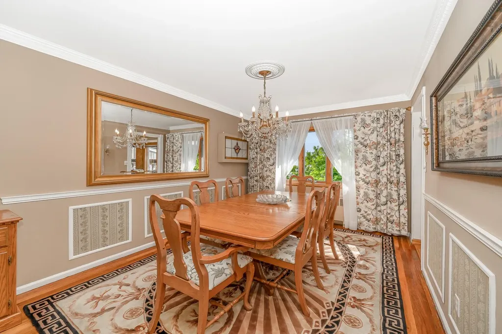 2098 Bit Path Seaford NY 11783