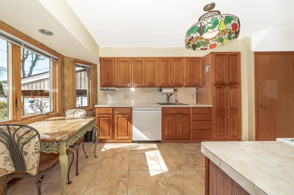 2098 Bit Path Seaford NY 11783