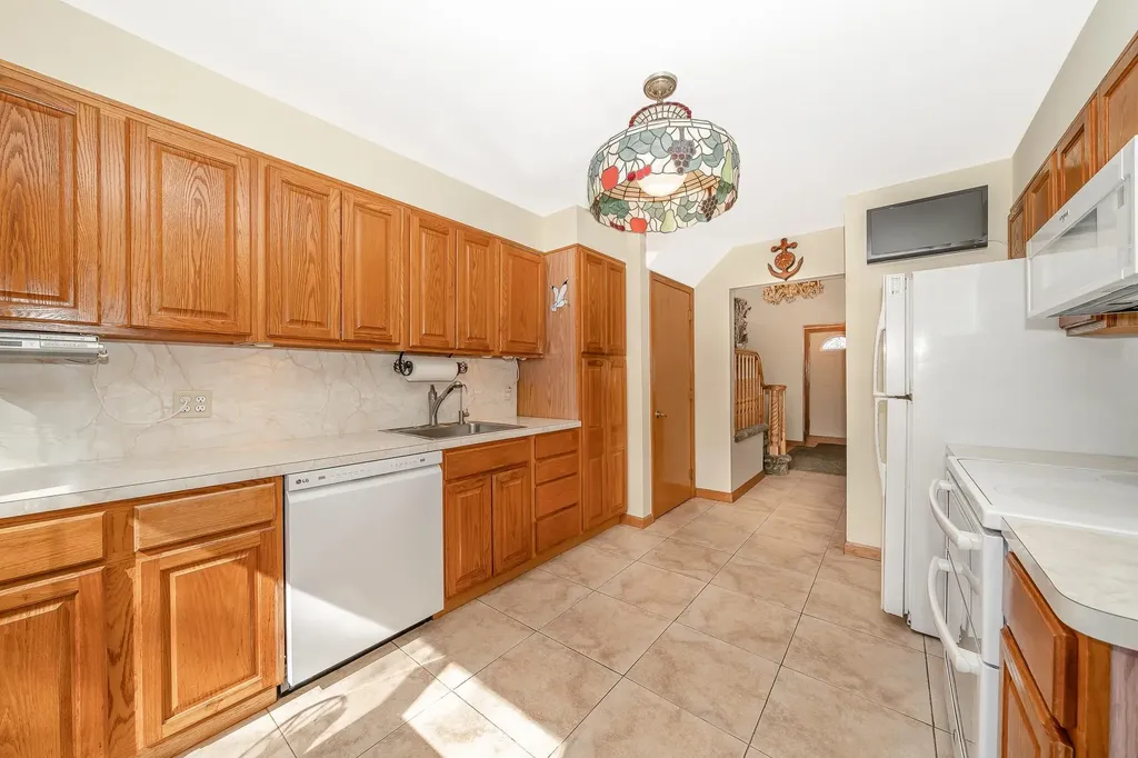 2098 Bit Path Seaford NY 11783