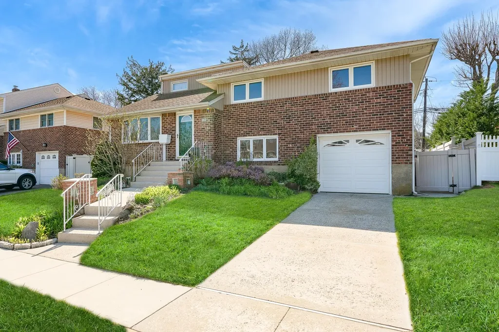 2098 Bit Path Seaford NY 11783