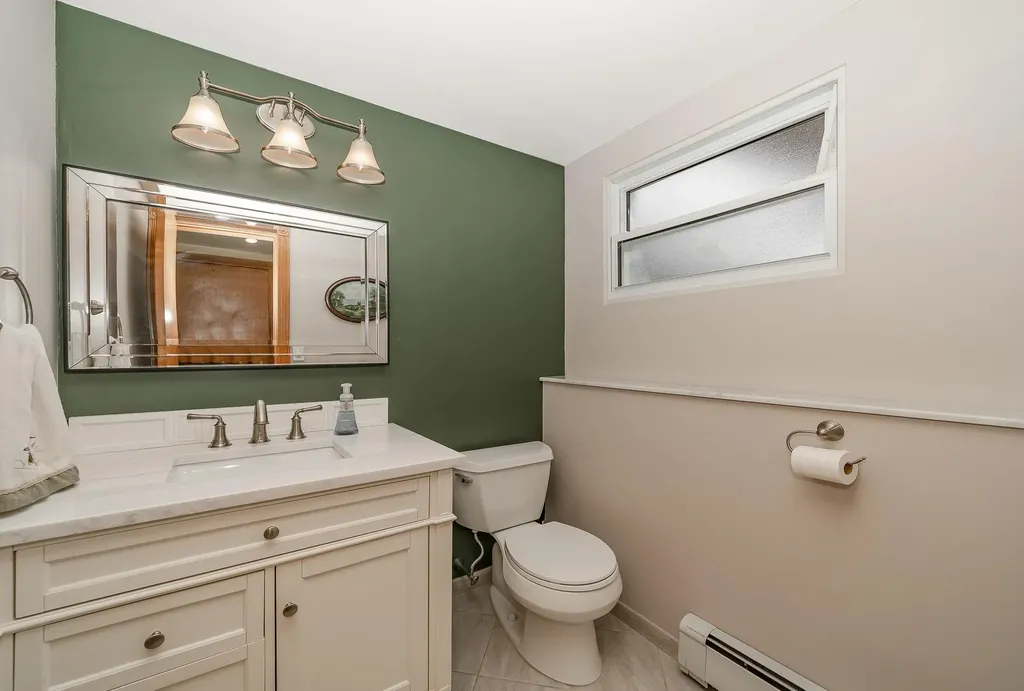 2098 Bit Path Seaford NY 11783