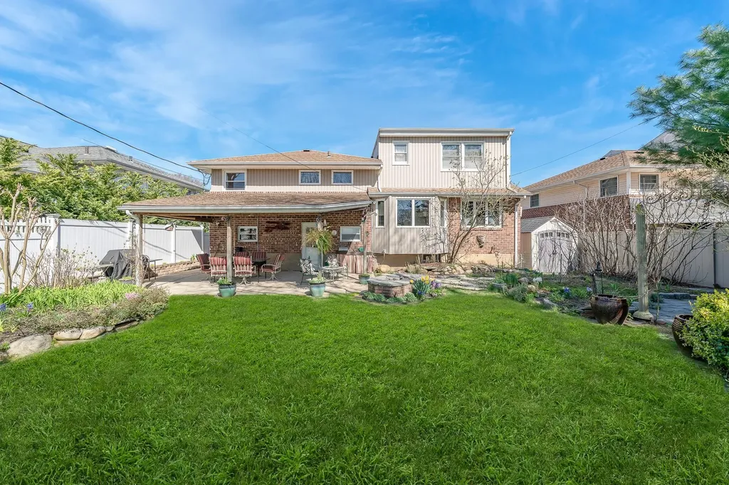 2098 Bit Path Seaford NY 11783