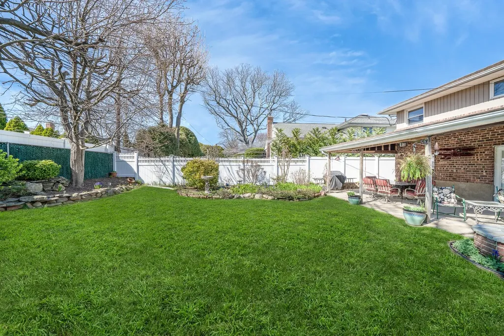 2098 Bit Path Seaford NY 11783