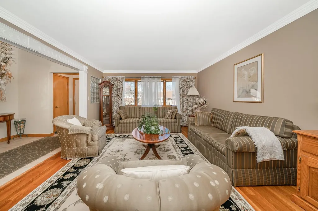 2098 Bit Path Seaford NY 11783