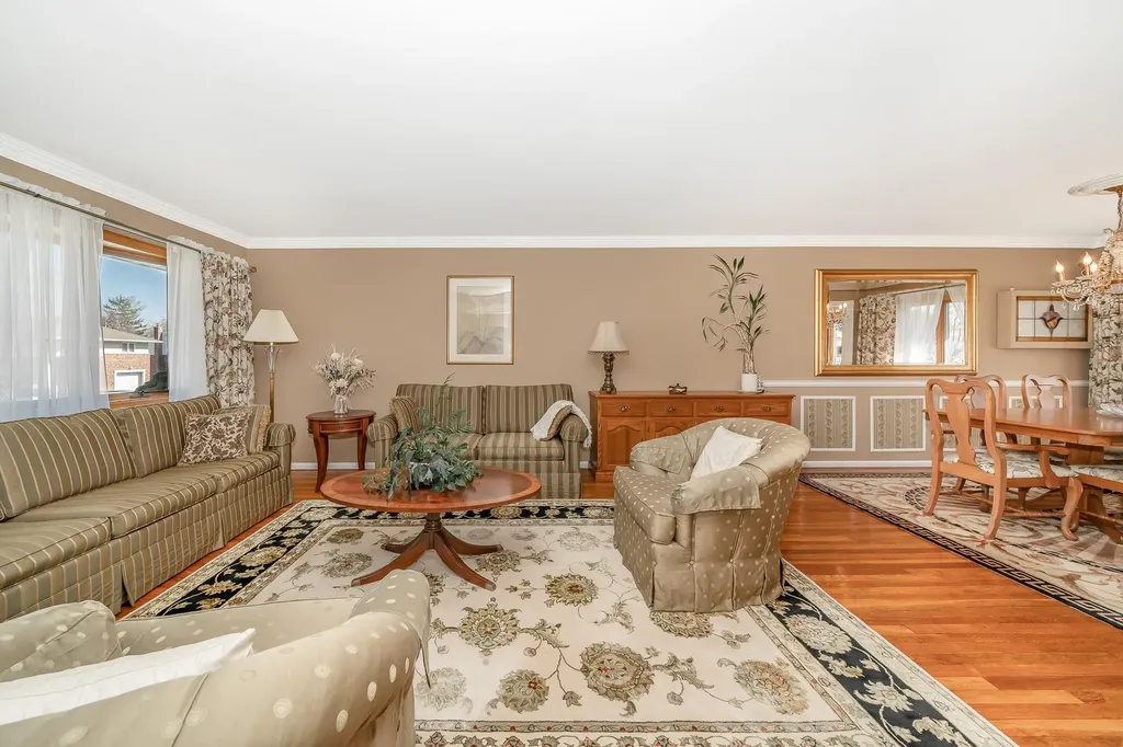 2098 Bit Path Seaford NY 11783