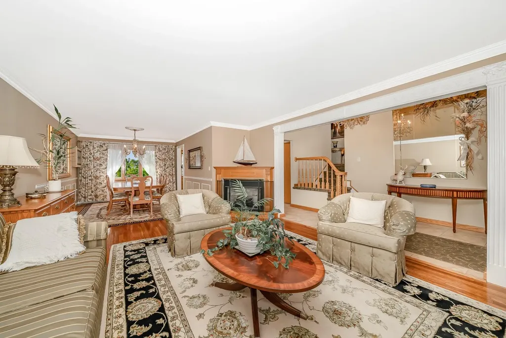 2098 Bit Path Seaford NY 11783
