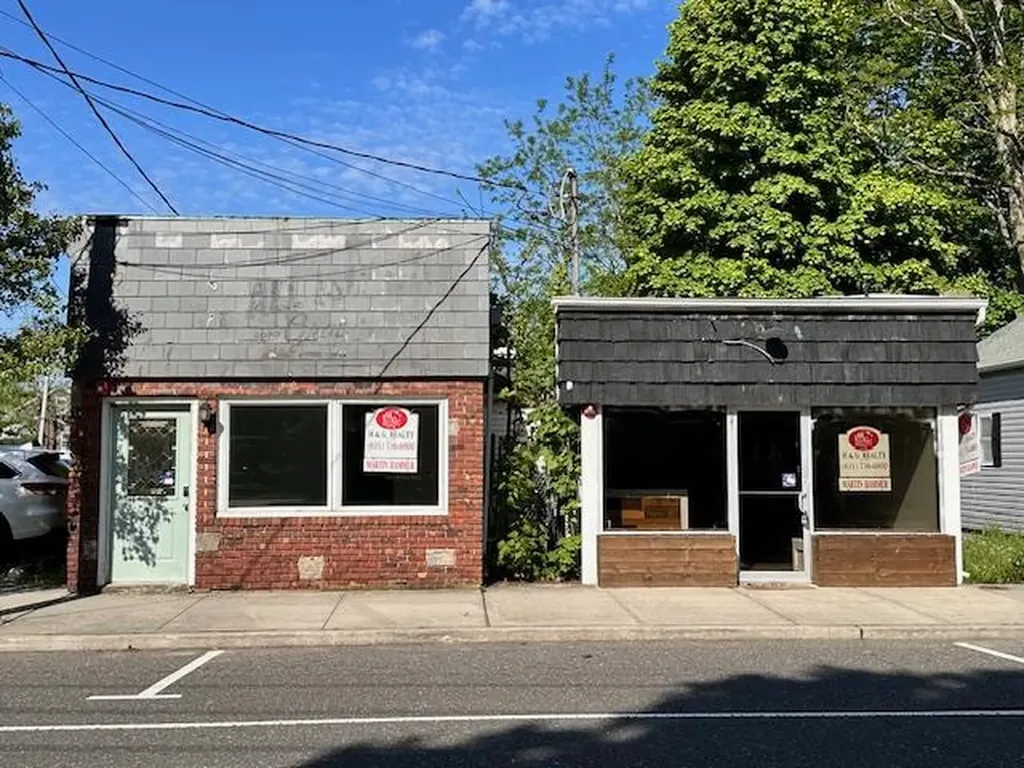 12 + 14 Broadway Rocky Point NY 11778