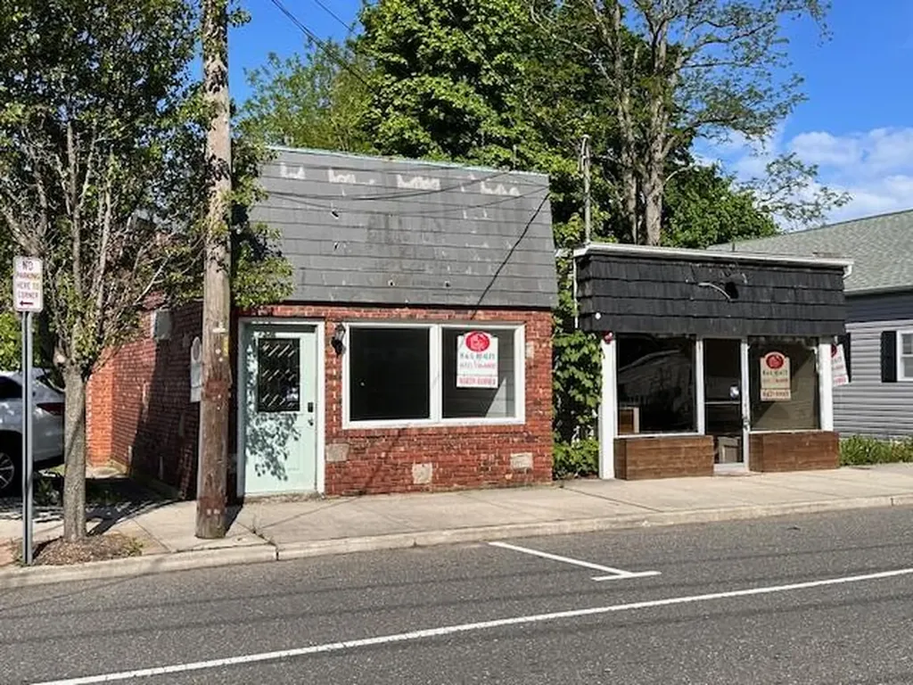 12 + 14 Broadway Rocky Point NY 11778