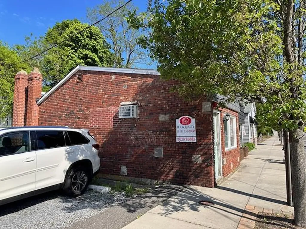 12 + 14 Broadway Rocky Point NY 11778