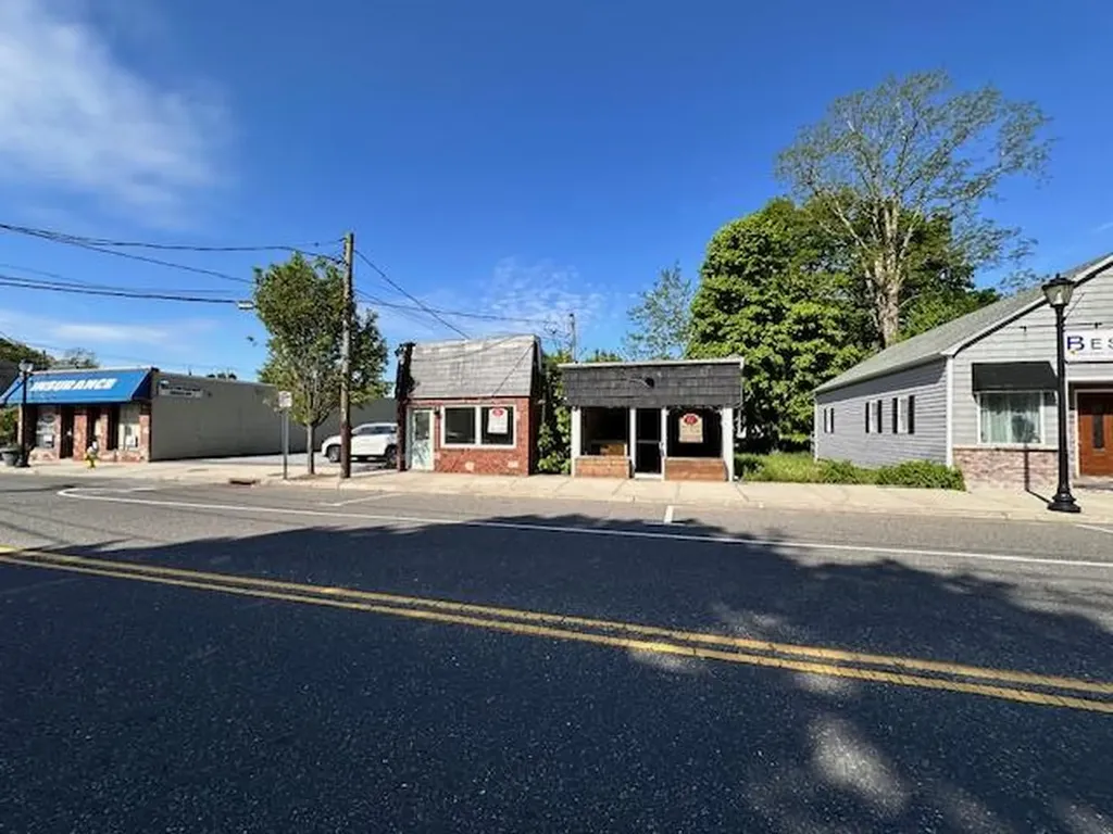 12 + 14 Broadway Rocky Point NY 11778