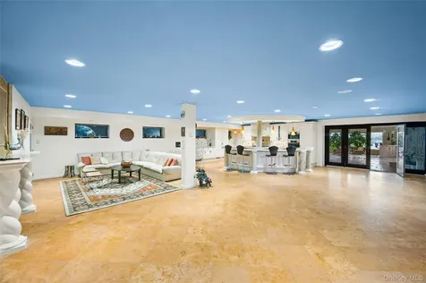1101 Harbor Road Hewlett NY 11557