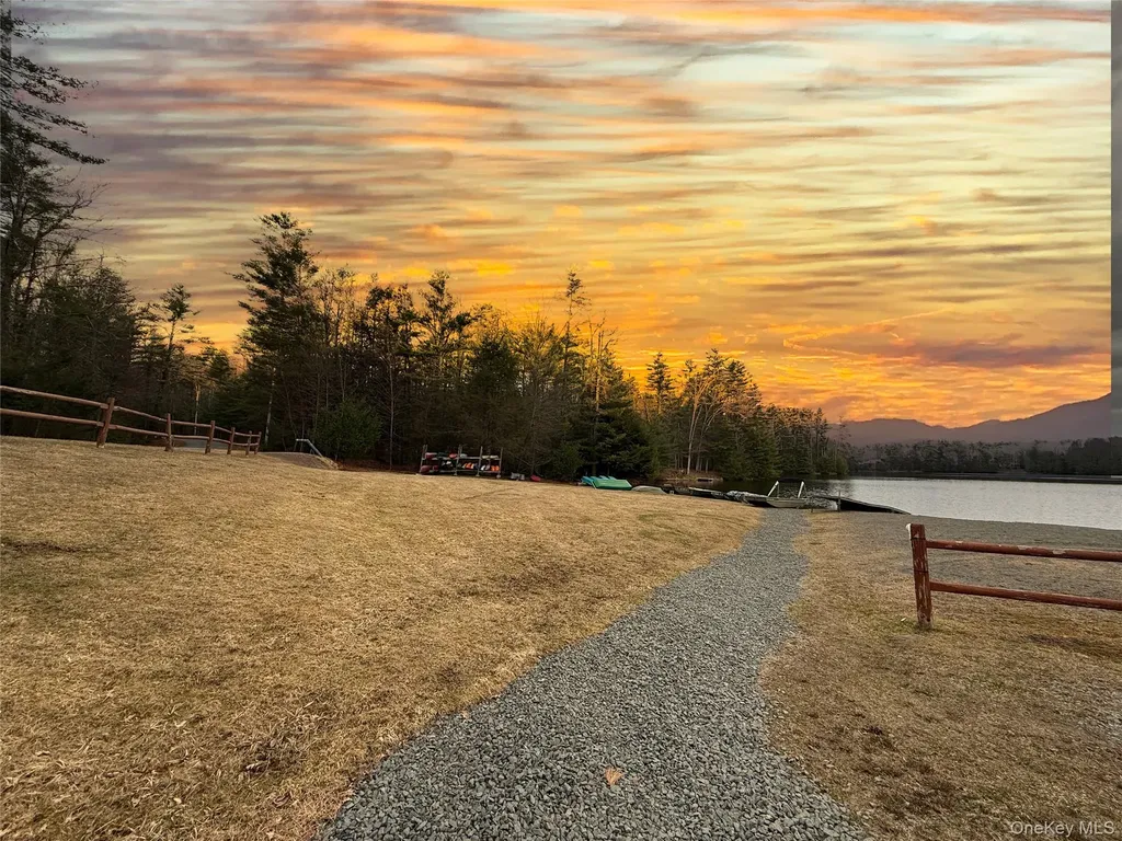 Summit Drive Barryville NY 12792