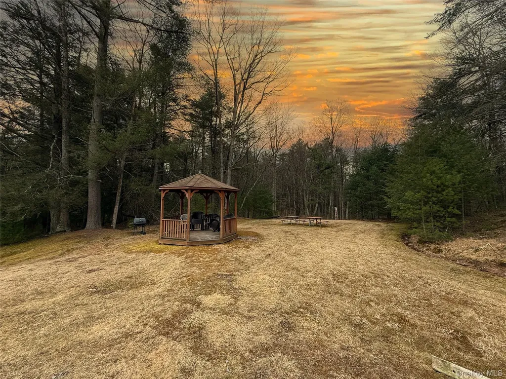 Summit Drive Barryville NY 12792