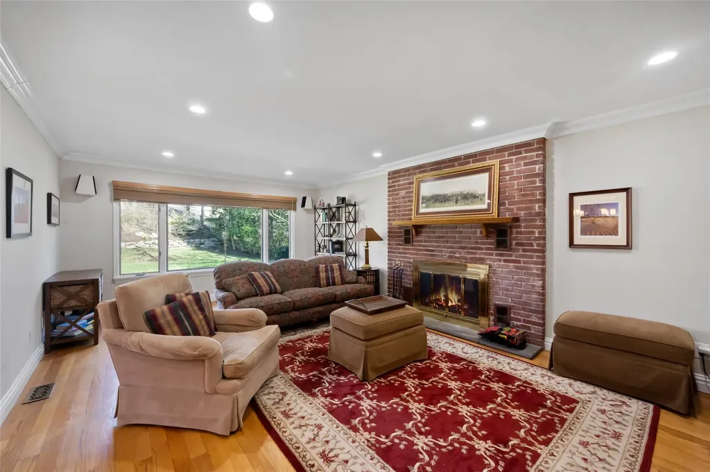 131 Barton Road White Plains NY 10605
