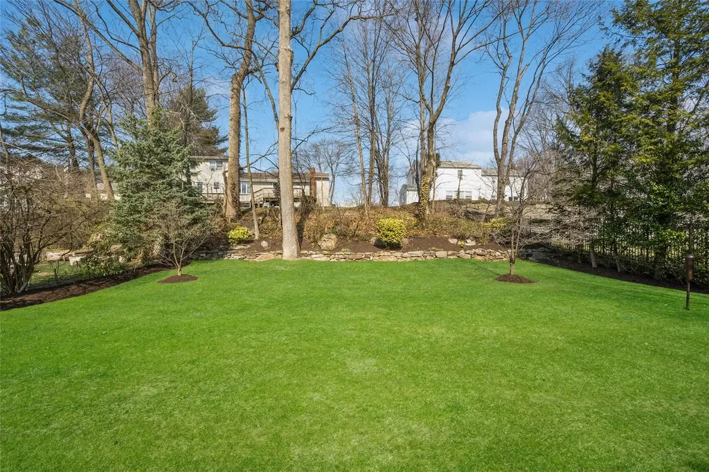 131 Barton Road White Plains NY 10605