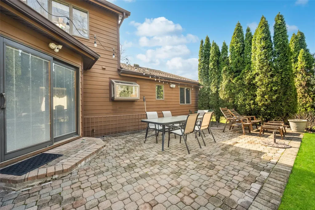 131 Barton Road White Plains NY 10605