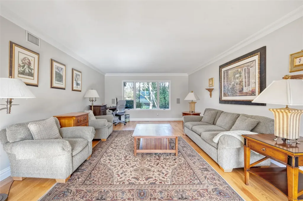 131 Barton Road White Plains NY 10605