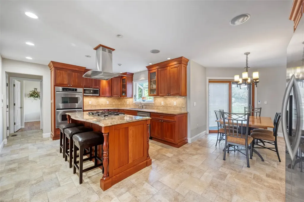 131 Barton Road White Plains NY 10605