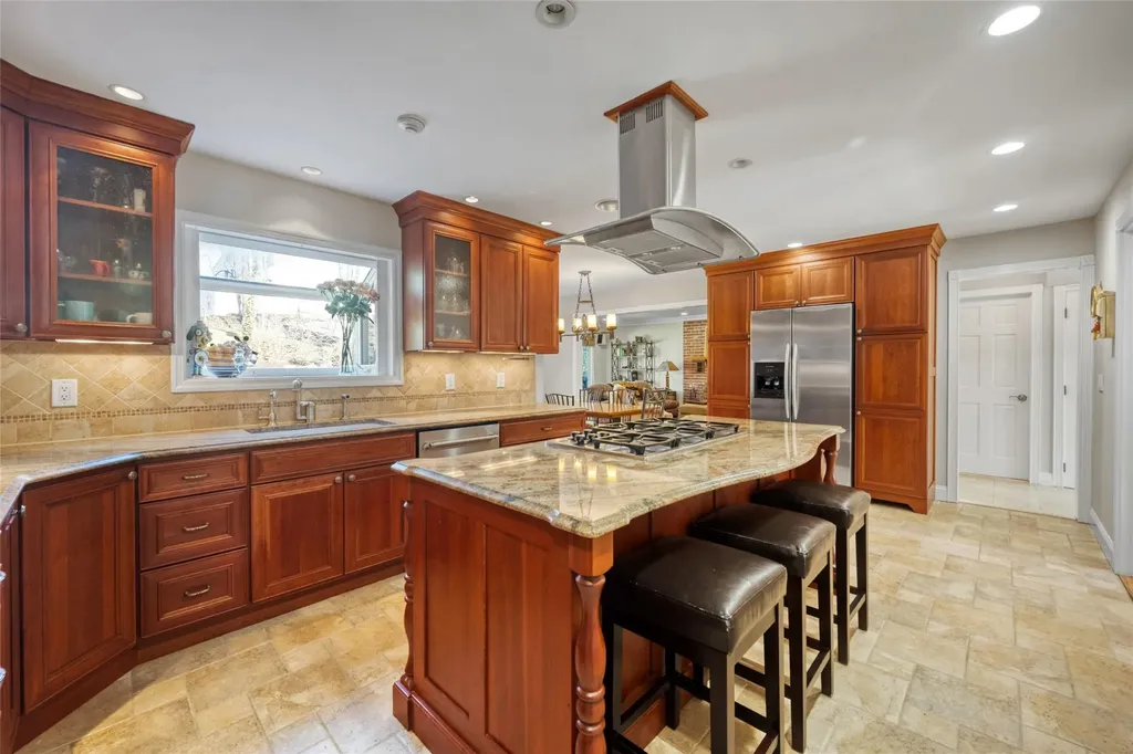 131 Barton Road White Plains NY 10605