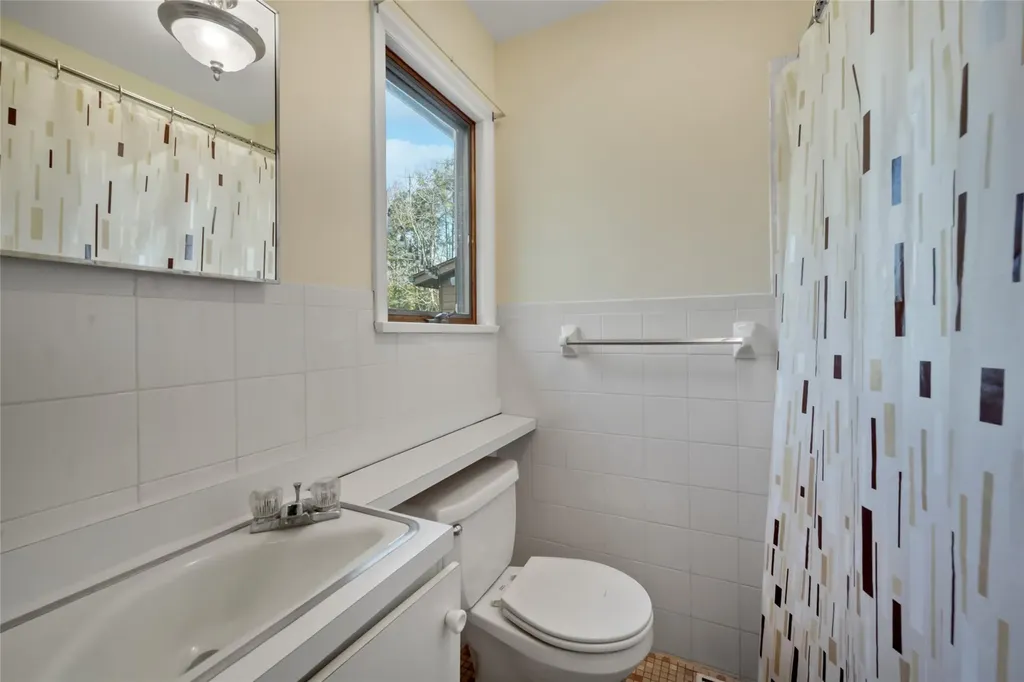 131 Barton Road White Plains NY 10605