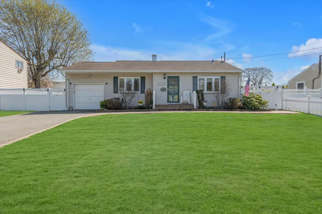 1011 Carll Drive Bay Shore NY 11706
