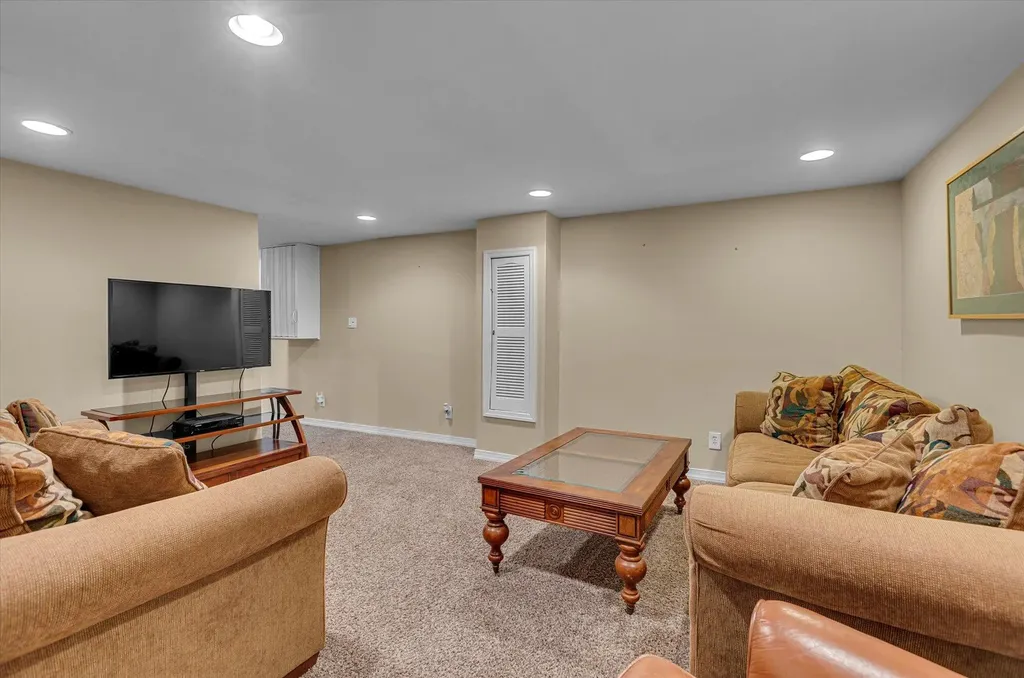 1011 Carll Drive Bay Shore NY 11706