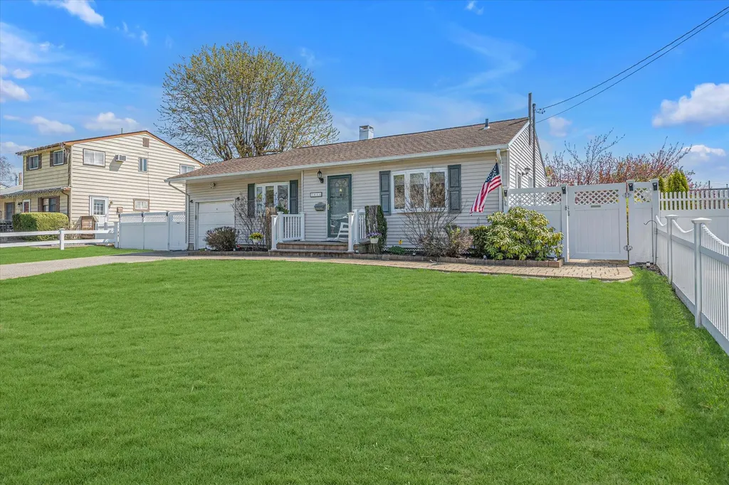 1011 Carll Drive Bay Shore NY 11706