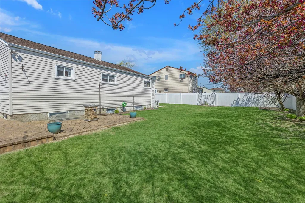 1011 Carll Drive Bay Shore NY 11706