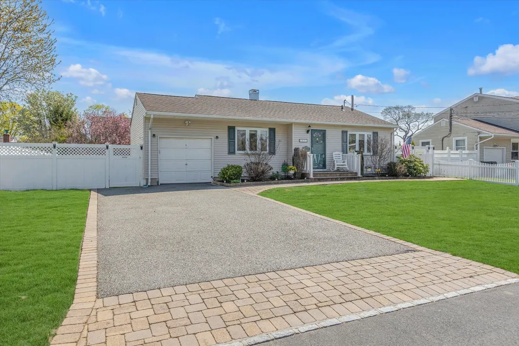 1011 Carll Drive Bay Shore NY 11706