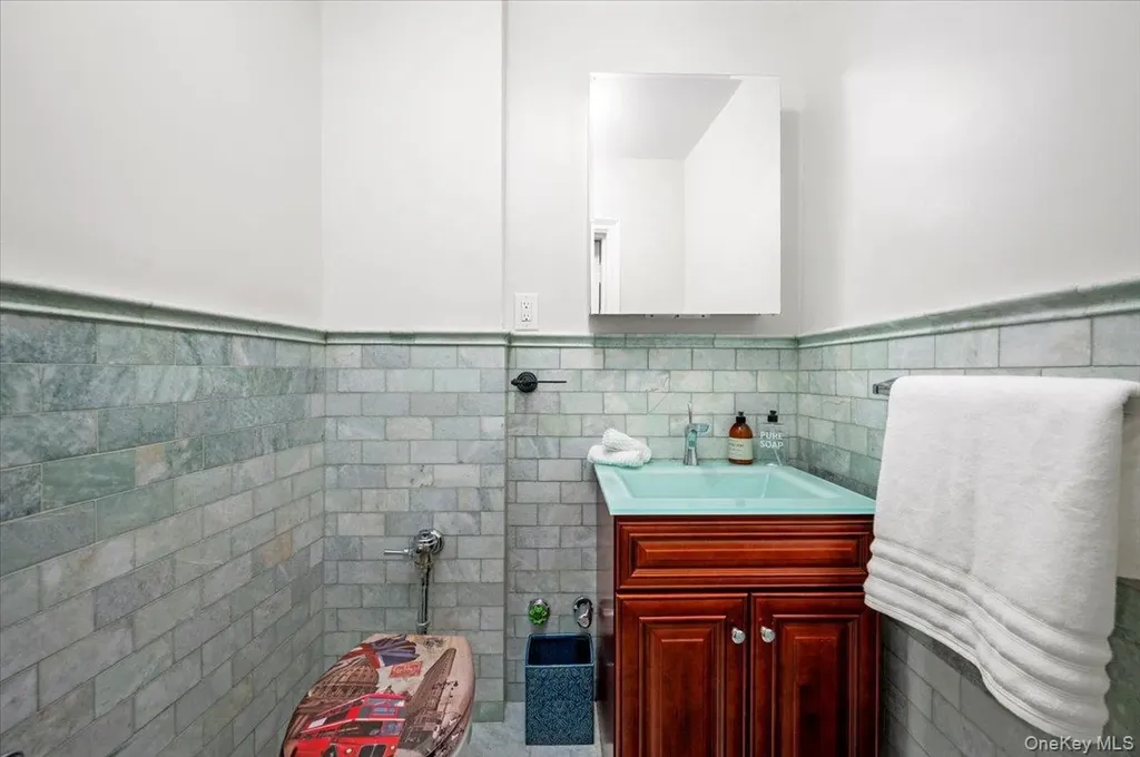45 Pondfield Road W Bronxville NY 10708