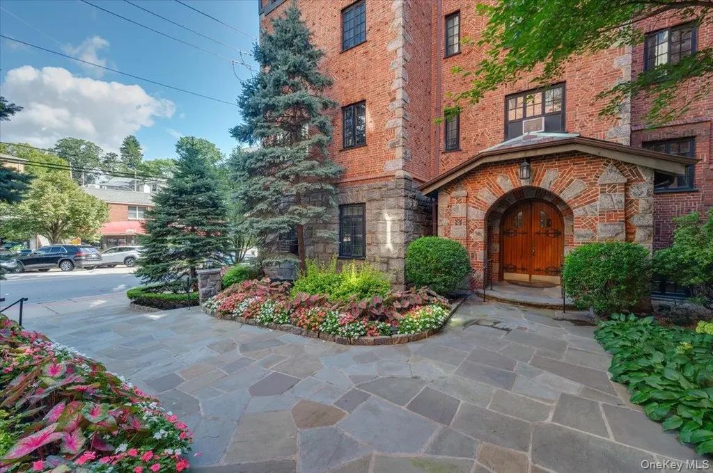 45 Pondfield Road W Bronxville NY 10708