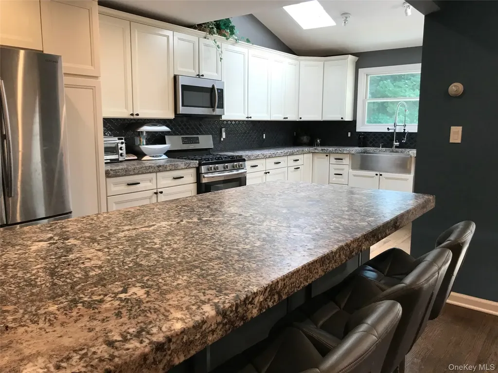 520 Ann Lane Wantagh NY 11793
