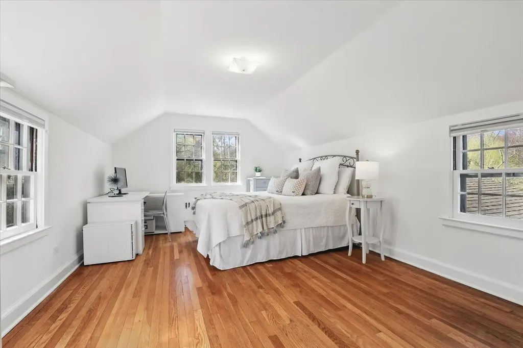 18 Holly Lane Rye NY 10580