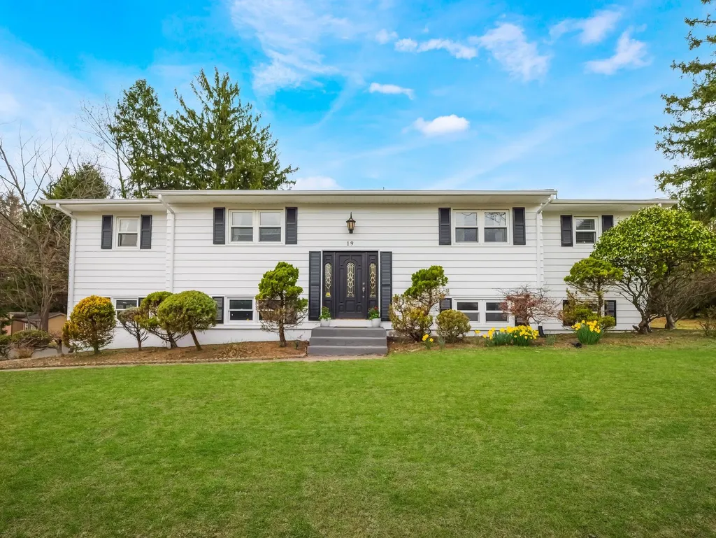 19 Orchard Court Spring Valley NY 10977