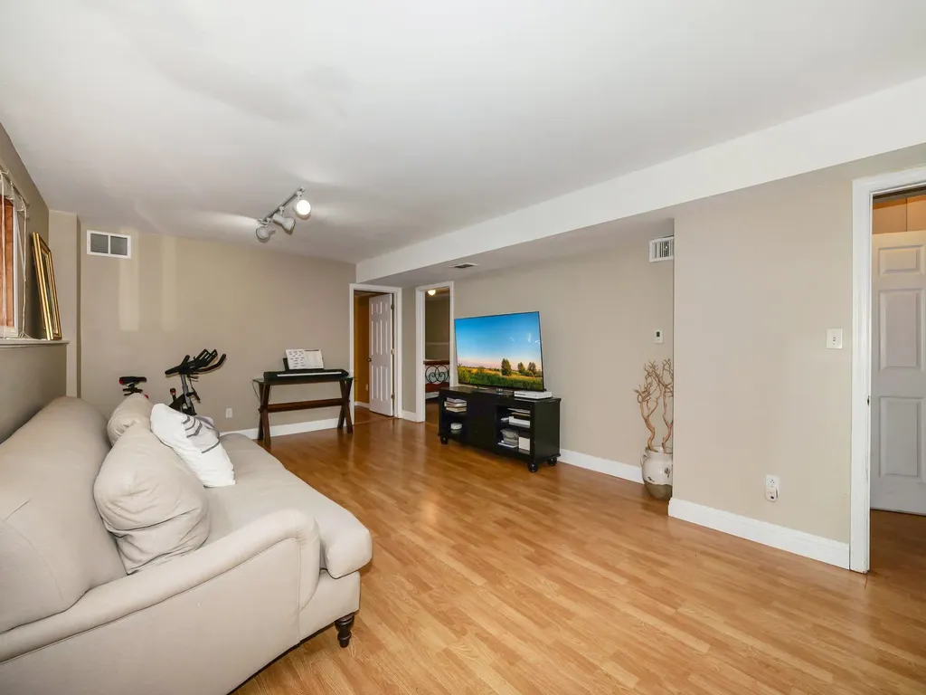 19 Orchard Court Spring Valley NY 10977