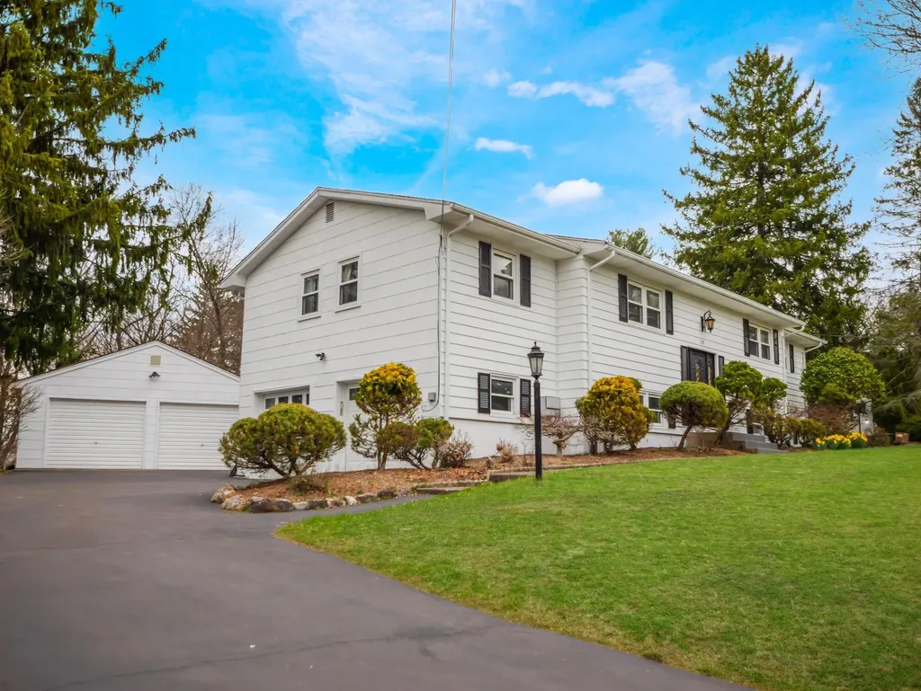 19 Orchard Court Spring Valley NY 10977