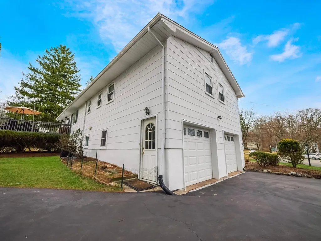 19 Orchard Court Spring Valley NY 10977
