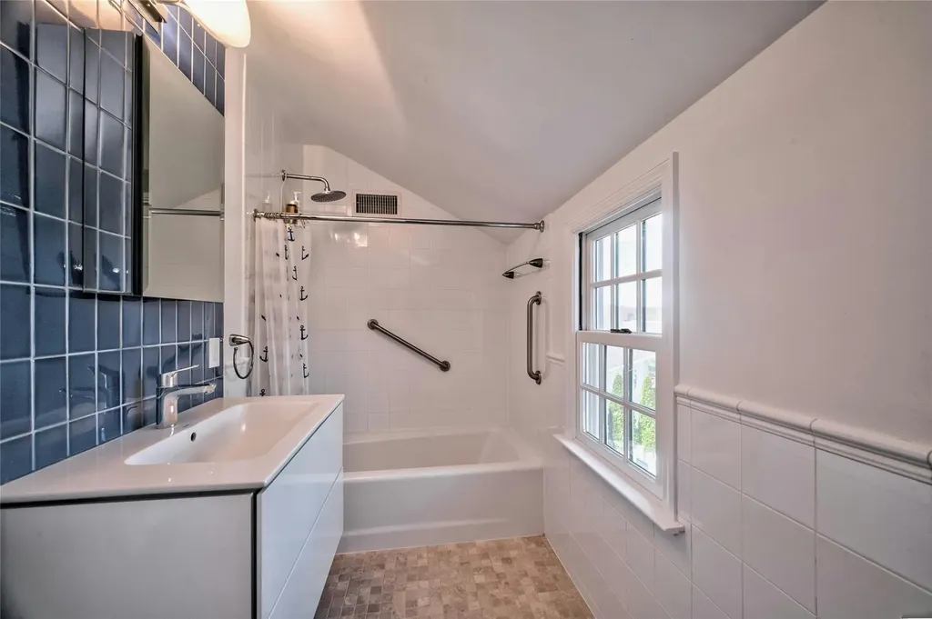 55 Virginia Drive Manhasset NY 11030