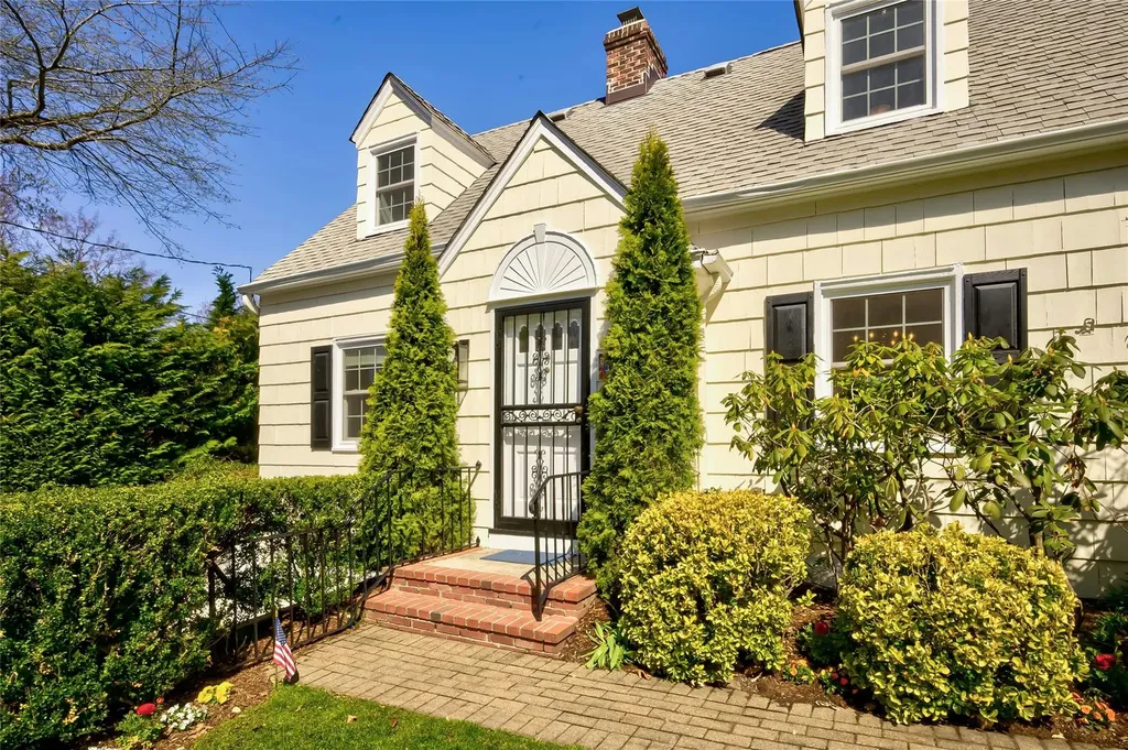 55 Virginia Drive Manhasset NY 11030
