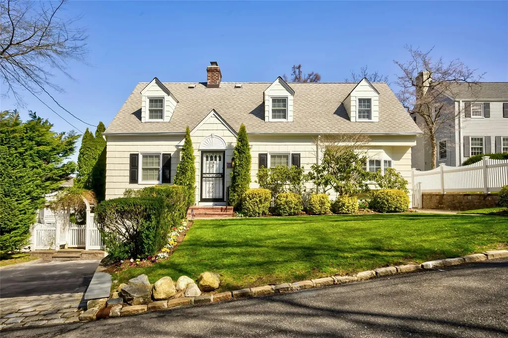 55 Virginia Drive Manhasset NY 11030