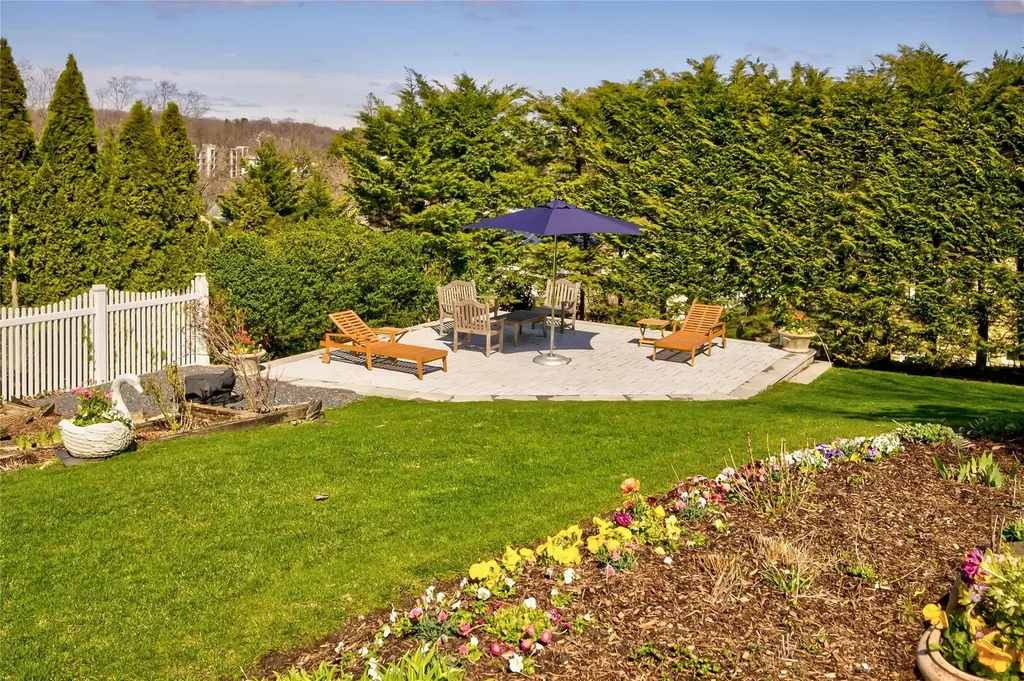 55 Virginia Drive Manhasset NY 11030