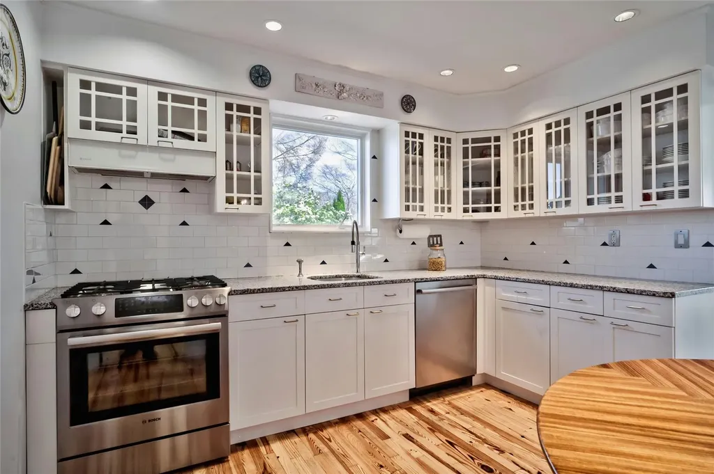 55 Virginia Drive Manhasset NY 11030
