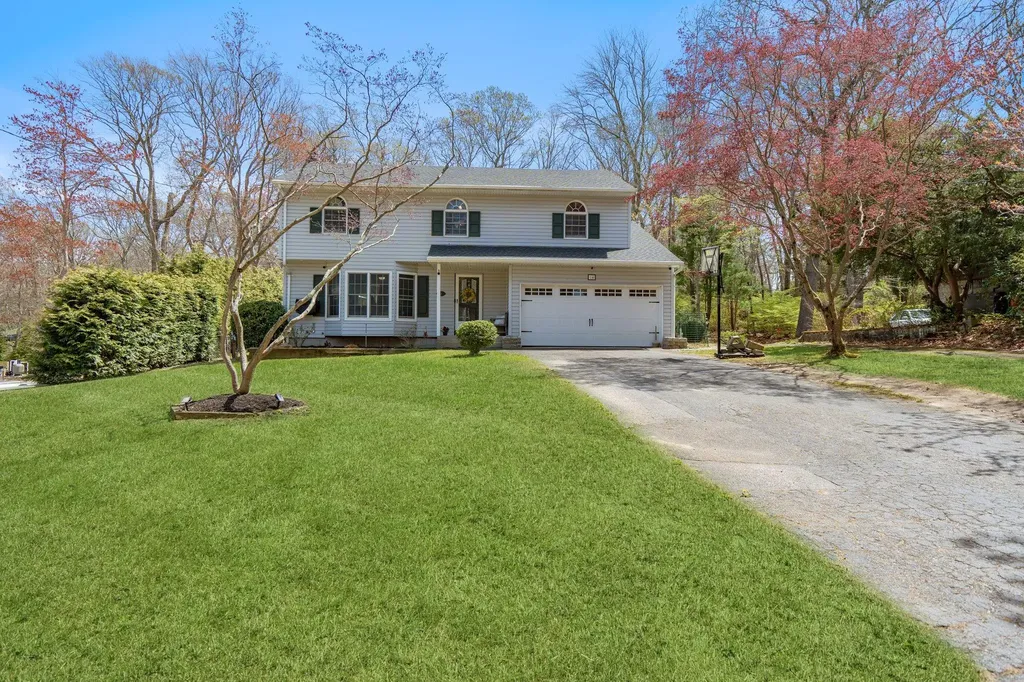 14 Victory Knoll Path Miller Place NY 11764