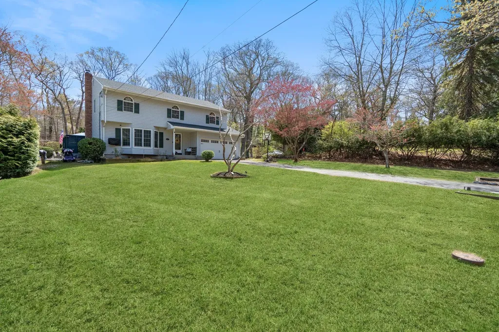 14 Victory Knoll Path Miller Place NY 11764